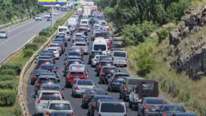 Over 2,000 vehicles stuck on major Armenian highway