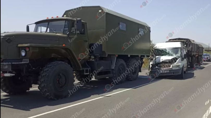 Գեղարքունիքում բախվել են ՊՆ 2 «Ուրալ»-ները ու «Ford Transit»-ը, 4 զինվորականներ վիրավորվել են