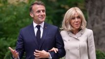 «Притянутый за уши вымысел»: президент Франции Эммануэль Макрон подал в суд на женщину, назвавшую его жену мужчиной