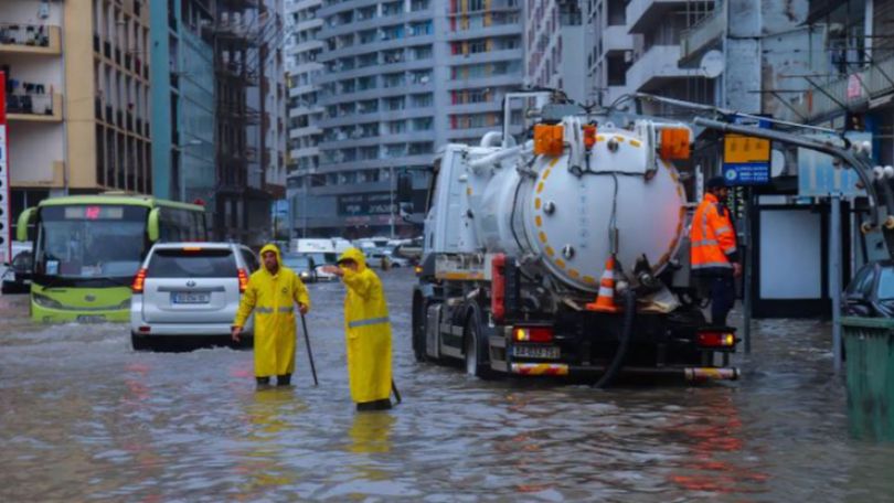 Последствия дождя на курорте в Грузии: вода затопила улицы Батуми и создала проблемы