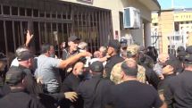 Relatives of missing soldiers, military police clash outside Armenian Defense Ministry