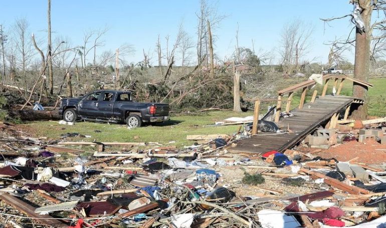 Seven killed as tornadoes rip through US states