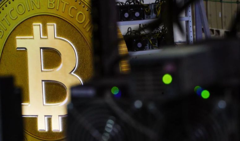 Цена биткоина упала ниже $75 тысяч впервые с 7 ноября