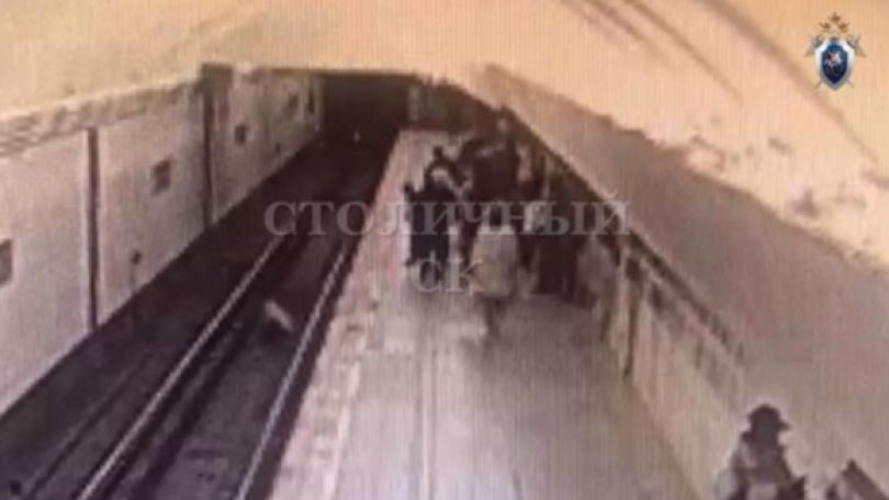 В Москве толкнувшую в метро 13-летнюю девочку пенсионерку обвинили в покушении на убийство