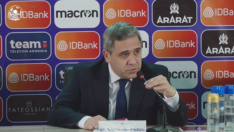 Իրականում կա մի զանգված, որը շատ ուզում է հավաքականի պարտությունները, որպեսզի քննադատության հերթական առիթը լինի. Մելիքբեկյան