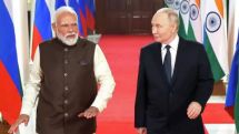 Путин и Моди на мотоцикле проезжают мимо Трампа-заправщика: в Индии показали мультфильм