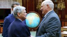Лукашенко заявил американской делегации, что он еще живой