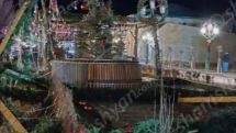 Ուժեղ քամին կոտրել ու տապալել է Ապարանի գլխավոր տոնածառը, վնասել ամանորյա զարդարանքները