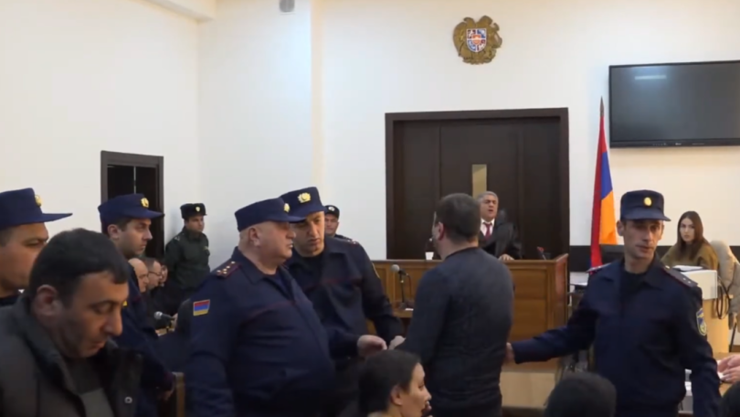 Լարված իրավիճակ՝ Ազատի կացարանի հրդեհի գործով դատական նիստի ընթացքում. «վաշտի հրամանատարը, փոխգնդապետը, գնդապետը... պատասխան եք տալու»