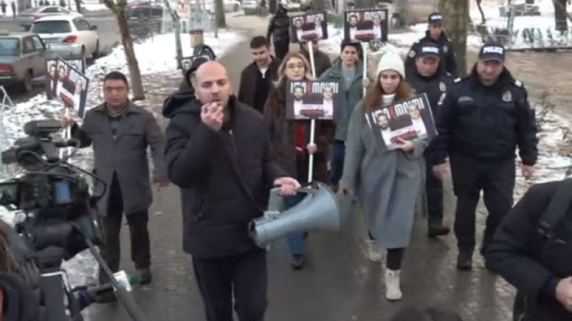 «Մի լռեք, կարող է հաջորդը դուք լինեք». «Անտիֆեյքի» երթը՝ ի պաշտպանության Վազգեն Սաղաթելյանի ու Նարեկ Սամսոնյանի