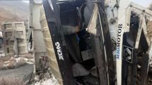 Երևան-Մեղրի ավտոճանապարհի բեռնատարը շրջվել է ճամփեզրյա փոսի մեջ, կան տուժածներ