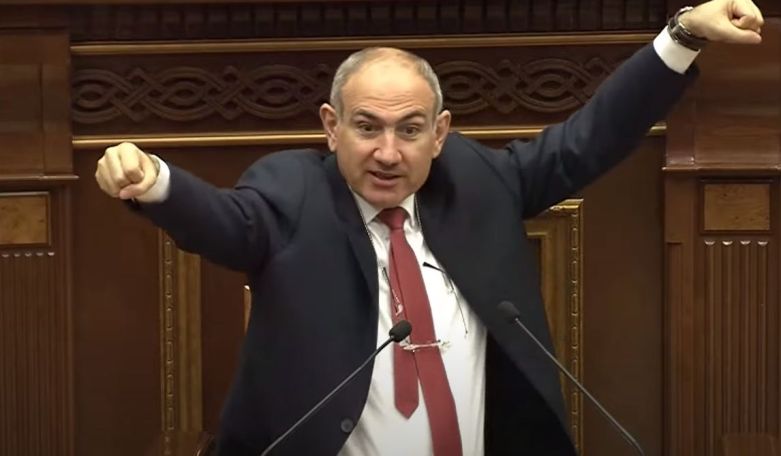 Գլուխները վերցրել, պարել են՝ սրա գլnւխը կտրեgինք, էսի Չինգիզ խանի nտքն է, էս էլ բանի պճեղն է... հա... Փաշինյան