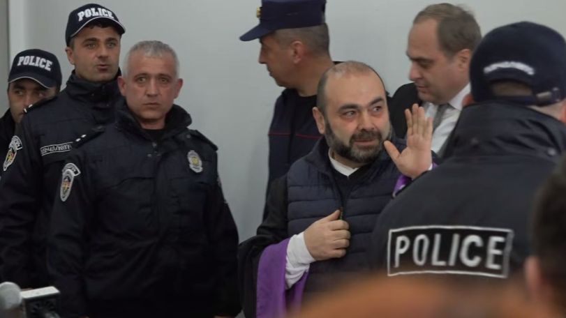 Մեկնարկում է Մկրտիչ Սրբազանի գործով առաջին դատական նիստը. ոչ բոլոր աջակիցները կարաղացան մտնել դատարան