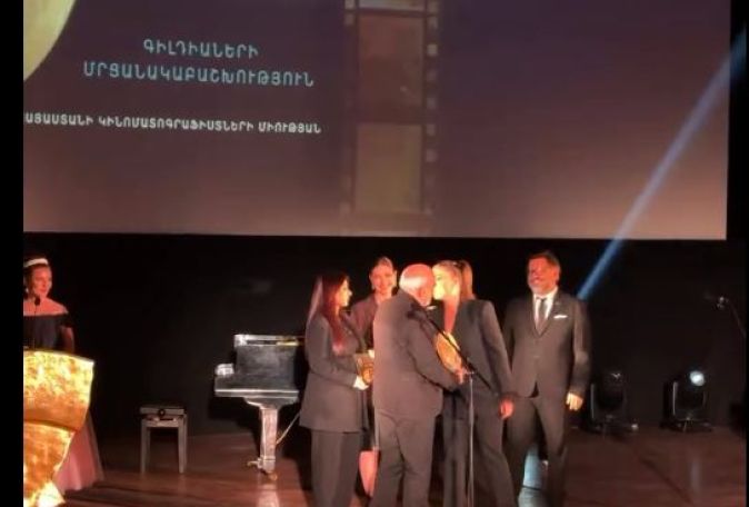 «Էլ ինչ աշակերտ, որ չգերազանցի իր ուսուցչին». Աննա Մաքսիմին մրցանակը հանձենց Միքայել Պողոսյանը