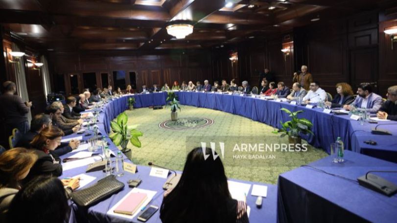 Deputy FM meets with Armenian and Azerbaijani civil society representatives