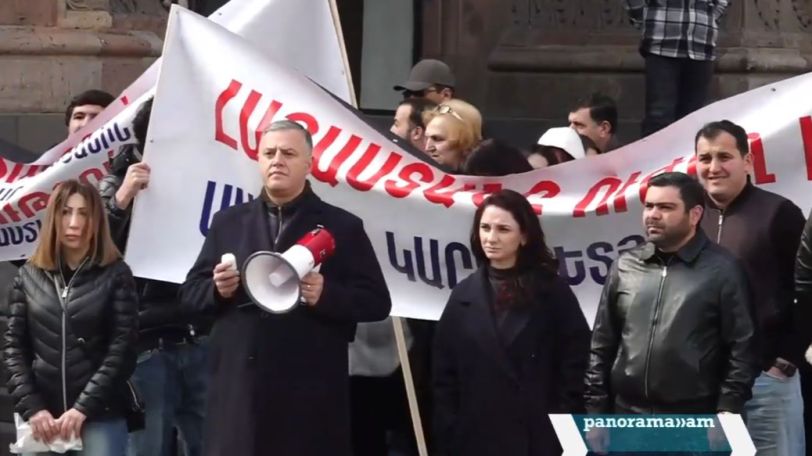Samvel Karapetyan's supporters rally in Yerevan demanding his release