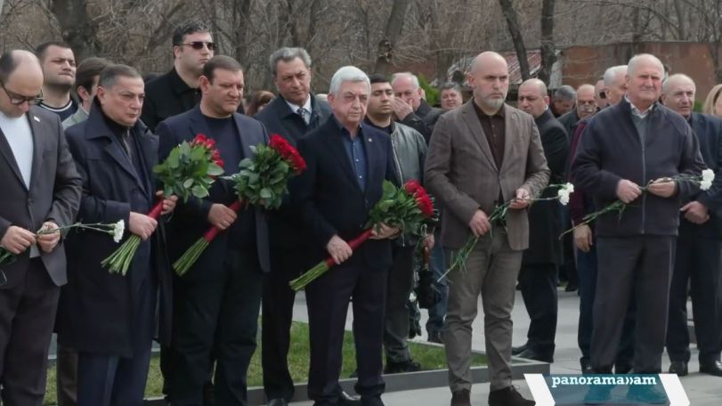 Serzh Sargsyan pays tribute to former PM Andranik Margaryan at Komitas Pantheon