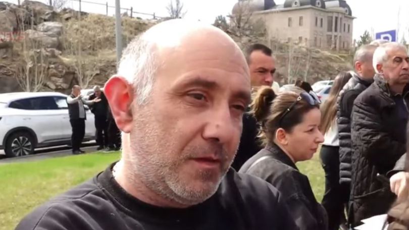 Եղբորս տղան հոսպիտալում է, հոգեկանի վրա ազդել է, որ ծառայության ժամկետի փոփոխությունն իր վրա չի տարածվում. ՊՆ դիմաց ակցիայի մասնակից