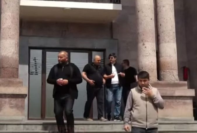 Группа арцахцев встретилась с Самвелом Шахраманяном
