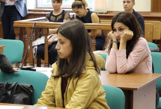 Суд признал Хачатуряна виновным в насилии над дочерьми