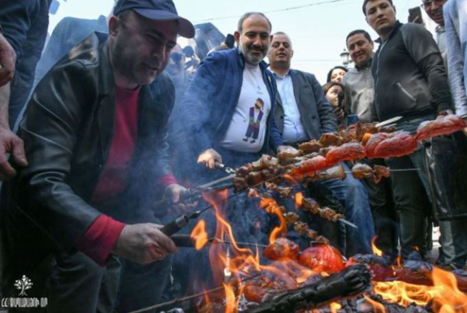 Քաղաքացու օրվա և «Խորոված փարթիի» պատճառով ապրիլի 25-ին Հանրապետության հրապարակ տանող փողոցներում կսահմանափակվի երթևեկությունը
