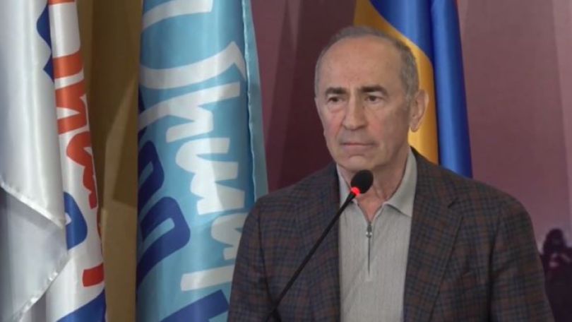 Роберт Кочарян: Нынешние власти в каждодневном режиме пытаются убедить народ в том, что страна небезопасна, угрожают войной
