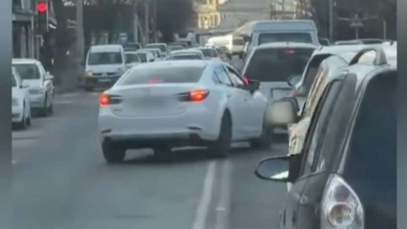 Երևանում «Մազդայի» վարորդը խցանման ժամանակ դուրս է եկել հանդիպակաց