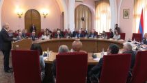 На встрече с учеными Пашинян заговорил о необходимости душевых в школах