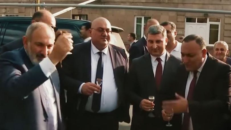 Ինչպե՞ս են ՔՊ-ականները հաղթահարել աղքատությունն իրենց գլխներում և գրպաններում. հերթը Արթիկի ՔՊ-ական ղեկավար Անանիկ Ոսկանյանինն է