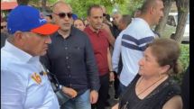 Արդեն Արցախը հանձնել եք, հիմա ո՞ր մասերն եք հանձնելու, որ չգնամ, այդտեղ բնակվեմ. արgախgի կինը՝ Փաշինյանին