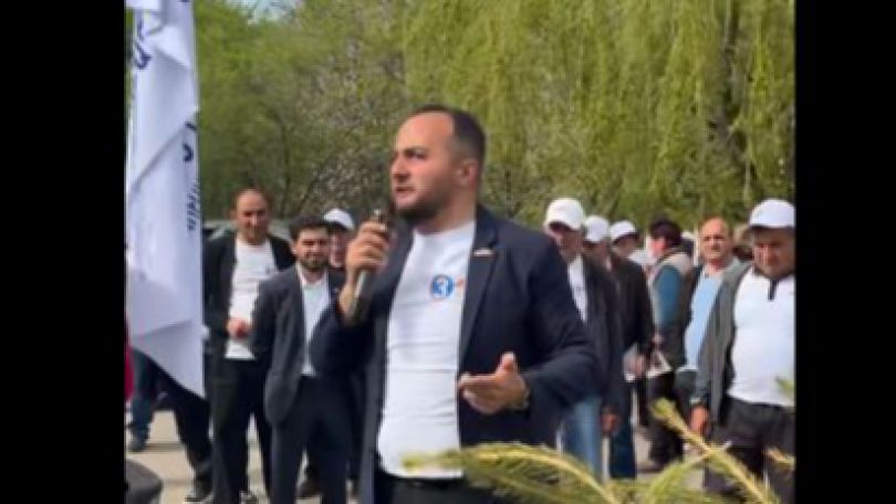 Էդ ասֆալտն ու դպրոցը գյուղացու արդար քրտինից ու գրպանից եք սարքել՝ իրենց փողերո, հերիքա՛ էրեսով տաք. Անդրանիկ Գևորգյան