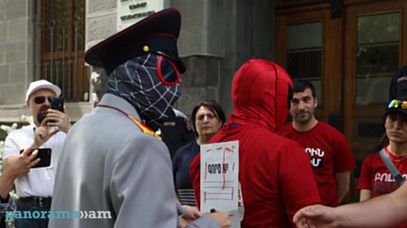 Armenian party protests outside Prosecutor's Office over fabricated cases