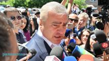 Самвел Карапетян: «Три абрикоса они могут экспортировать, больше – я не знаю»