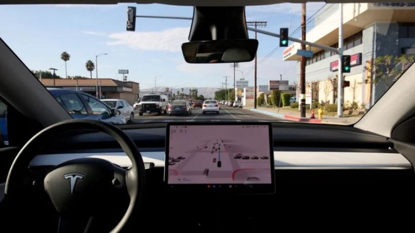 Tesla запустила роботакси