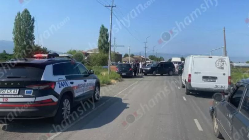 Լարված իրավիճակ Արմավիրում. կարկուտից ու ուժգին քամուց տուժած գյուղերի բնակիչները ճանապարհ են փակել
