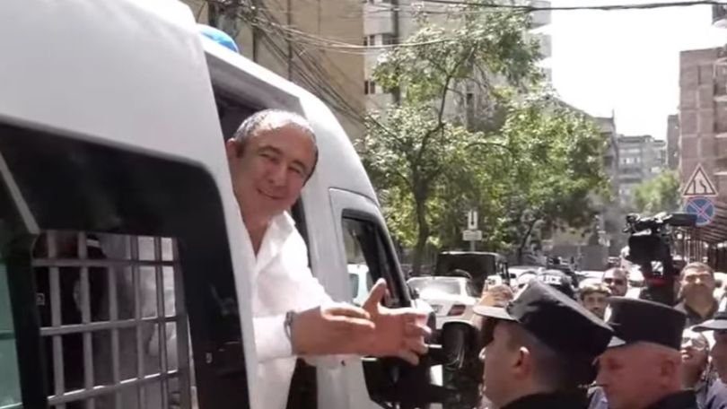 Ընդամենը տեղեկացրել են՝ լրացուցիչ հարցաքննություն պետք է տեղի ունենա. Գագիկ Ծառուկյանին բերեցին քննչական կոմիտե