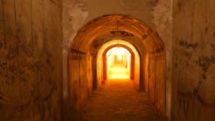 В Португалии из стены старинной церкви выпали 12 скелетов