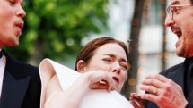 Эмму Стоун атаковала пчела на красной дорожке в Каннах