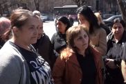 «Քաղաքապետարանից  մեզ ասում են՝ համբերեք, սպասեք, բայց մարդու տնից կոյուղաջուրը գնում է». ակցիան շարունակվեց կառավարության մոտ