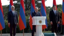 Pashinyan visits Sardarapat Memorial on Republic Day