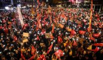 В Турции не прекращаются протесты после ареста главного оппонента Эрдогана Экрема Имамоглу