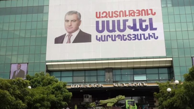 Authorities move to remove Samvel Karapetyan's support banners from shopping center