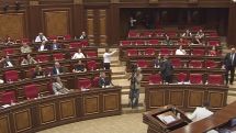 «Позор, позор!» – крики в парламенте во время выступления Агазаряна