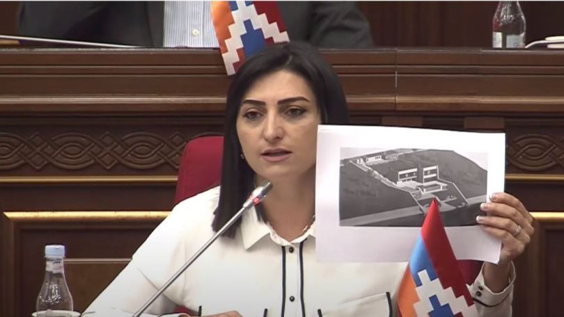 Բա այս առանձնատունը ո՞վ պետք է քանդի, երևի չեք ստացել ՔՊ սիրելի գործարարին պատժելու մասին sms. Թագուհի Թովմասյանը՝ դատախազին