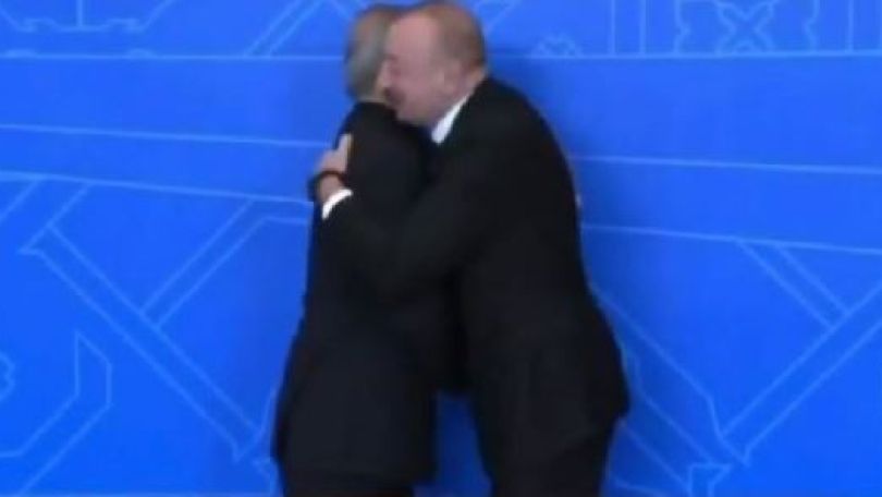 Փեզեշքիանի այցը բռնազավթված Ստեփանակերտ լայն քննադատություն և մեծ հակազդեցություն է առաջացրել իրանական հասարակական և քաղաքական շրջանակներում. Ոսկանյան