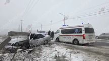 Զովունի-Եղվարդ ավտոճանապարհին «Mercedes»-ը բախվել է բետոն էլեկտրասյանը, տապալել այն. կա վիրավոր