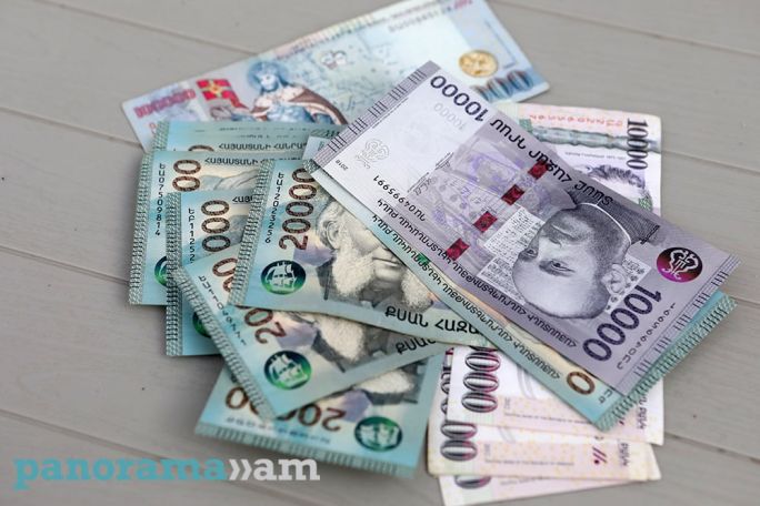 Ապրիլի 18-ին  փոխանակման կետերում դոլարի, ռուբլու և եվրոյի փոխարժեքներն աճել են