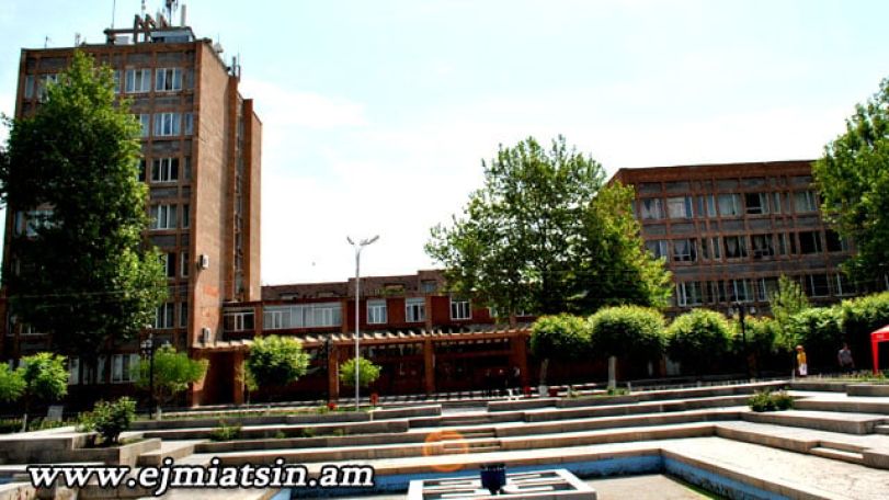 Էջմիածնի նախկին քաղաքապետի տեղակալը մեղադրվում է փողերի լվացման, պաշտոնեական կեղծիք կատարելու և պաշտոնեական դիրքի չարաշահման մեջ
