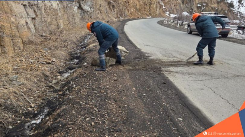 Երևան-Մեղրի ավտոճանապարհից Ջերմուկ քաղաք տանող հատվածին տեղի է ունեցել քարաթափում