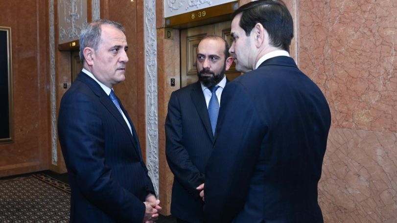 Armenian, Azeri FMs have brief exchange in New York